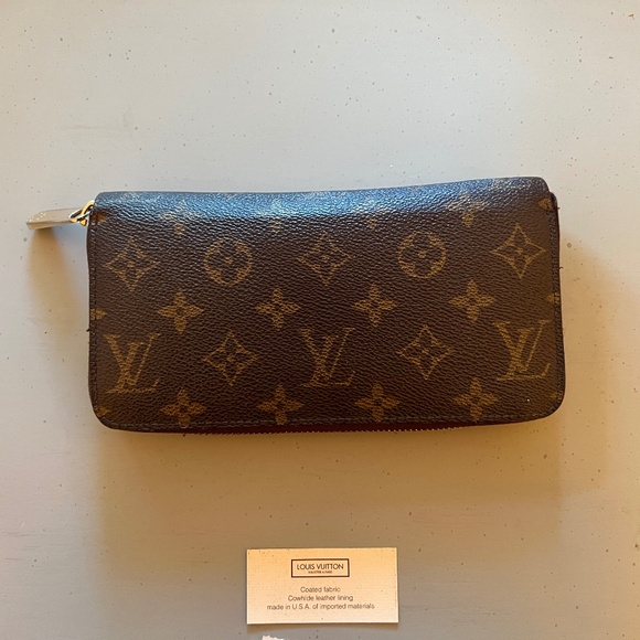 Louis Vuitton | Zippy Wallet w/ Brown Interior | Good to Great Condition - Picture 6 of 14